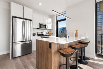 1125 W Van Buren St in Chicago, IL - Building Photo - Building Photo