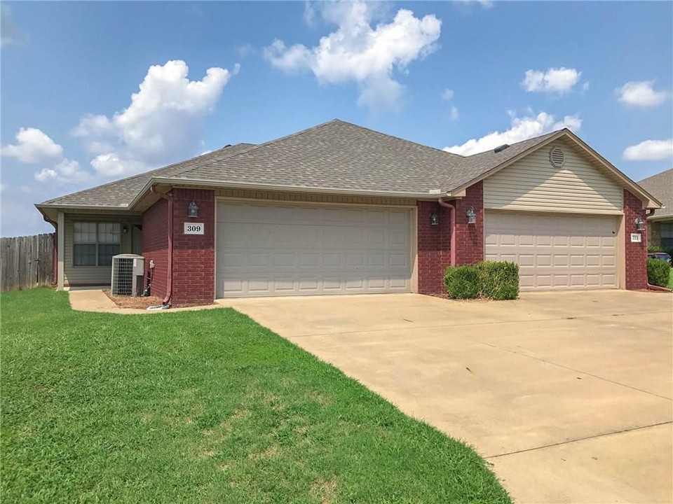 8514 Avignon in Fort Smith, AR - Building Photo