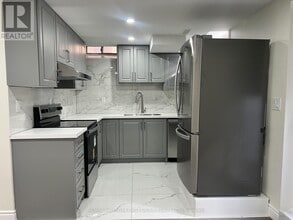 5 Fenn St in Ajax, ON - Building Photo - Building Photo