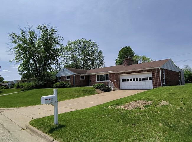 property at 2112 Hoeschler Dr