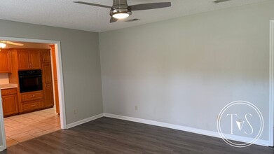 705 Charlotte Ct in Hinesville, GA - Building Photo - Building Photo