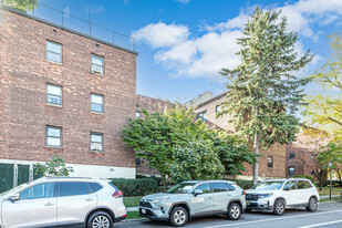 14404 77th Rd in Flushing, NY - Building Photo