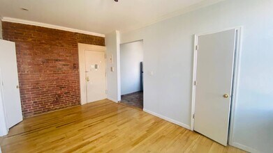 40-04 36th Ave in Queens, NY - Building Photo - Building Photo