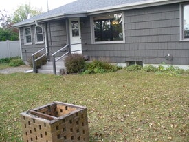 11293 Edgemere Ter in Roscoe, IL - Building Photo