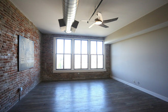 The Lofts at 1808 Chouteau in St. Louis, MO - Building Photo - Interior Photo