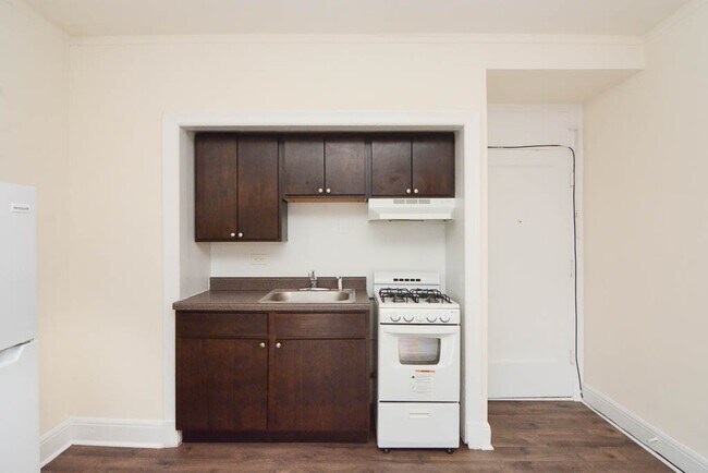 3335 W Diversey Ave in Chicago, IL - Building Photo - Building Photo