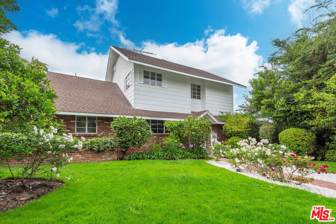 12455 Sarah St in Los Angeles, CA - Building Photo