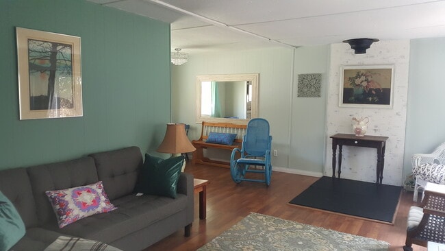 2226 Lougheed Hwy in Agassiz, BC - Building Photo - Building Photo