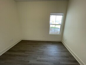 5140-5142 S Chase Cir in Wichita, KS - Building Photo - Building Photo