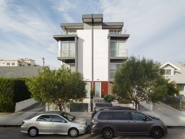 906-908 N Hudson Ave in Los Angeles, CA - Building Photo - Building Photo