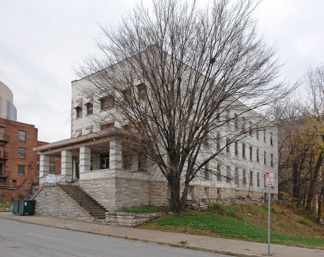 Bradford Apartments in Kansas City, MO - Building Photo - Building Photo