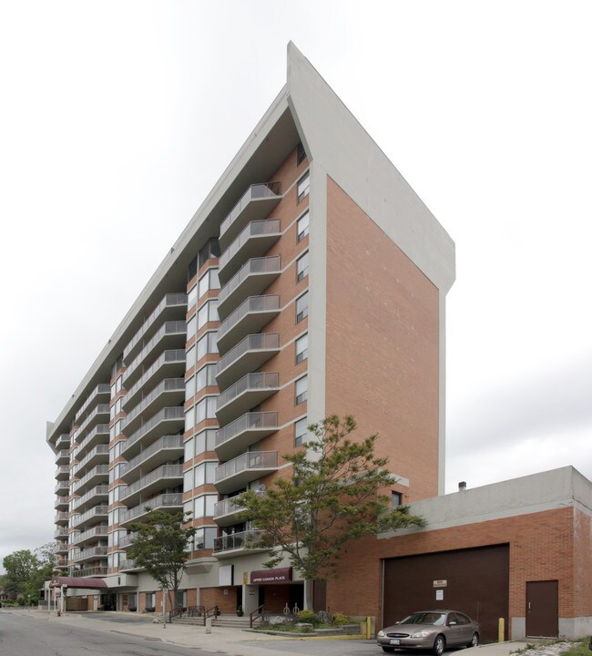 Windsor Apartments in Burlington, ON - Building Photo