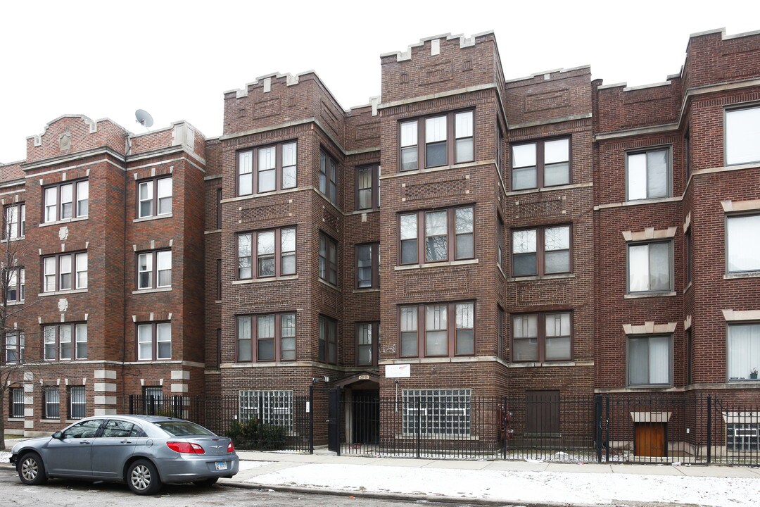 7024 S Clyde Ave in Chicago, IL - Building Photo