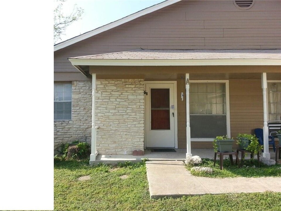 9706 Eastwend Dr in Austin, TX - Building Photo