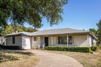 6220 N Jim Miller Rd in Dallas, TX - Building Photo - Building Photo