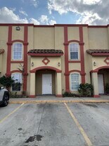 1020 Dicky Ln in Laredo, TX - Building Photo