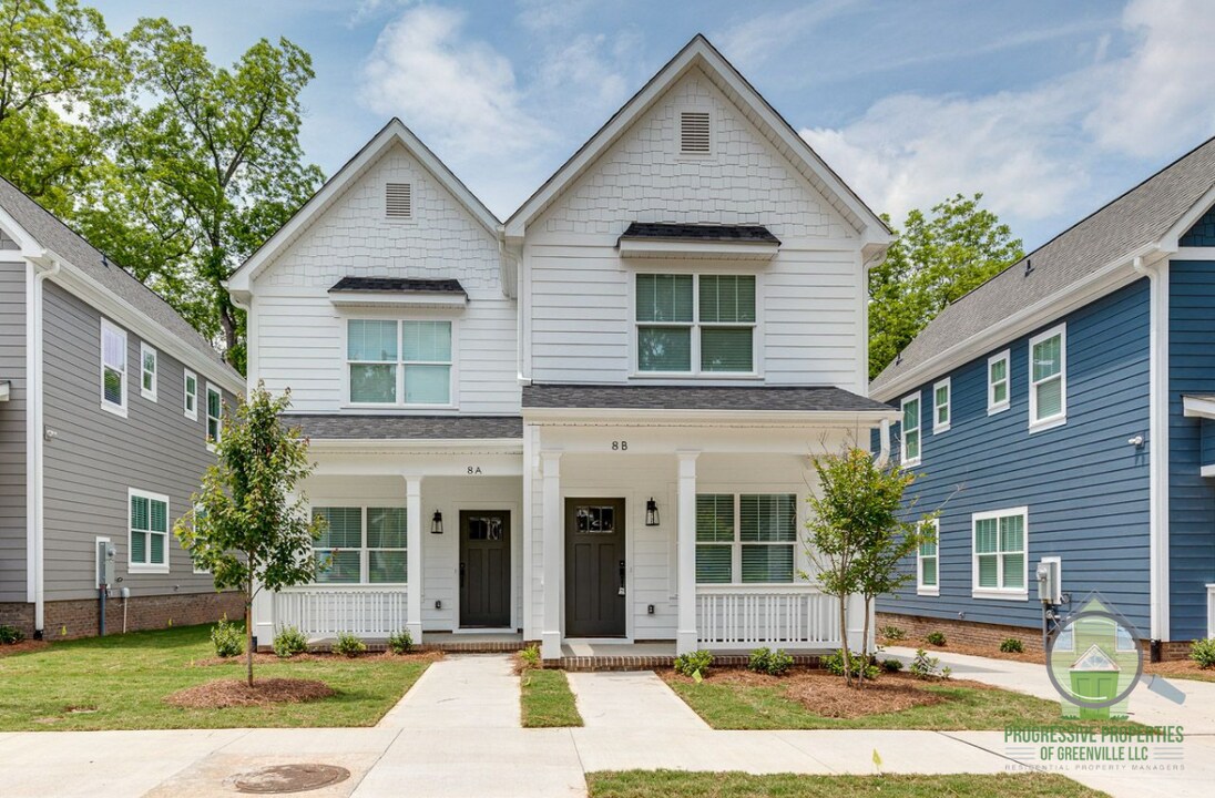 8 Howard St in Greenville, SC - Building Photo