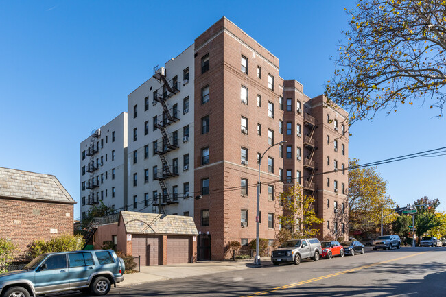 34-50 29th St in Long Island City, NY - Building Photo - Building Photo