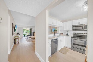 22136 Palms Way in Boca Raton, FL - Building Photo