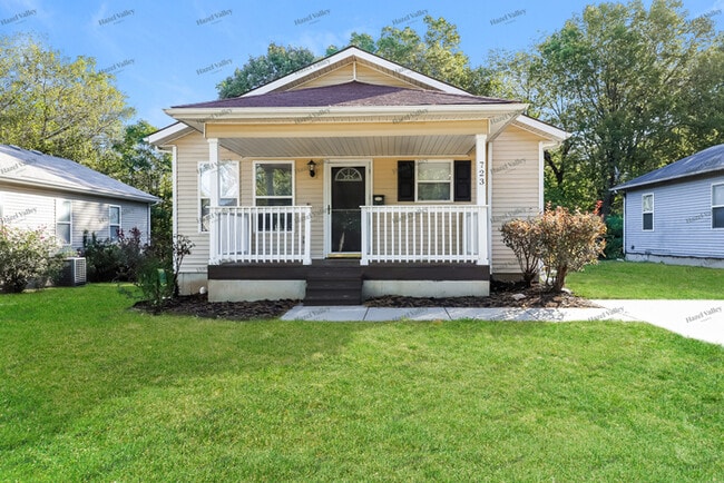 property at 723 N Crysler Ave