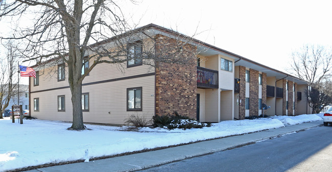 Crystal Springs Apartments in Lomira, WI - Foto de edificio - Building Photo