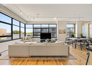 333 NW 9th Ave, Unit 712 in Portland, OR - Building Photo - Building Photo