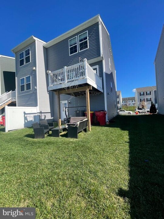 100 Cecily Way in Ranson, WV - Building Photo
