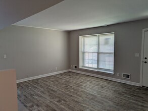 16H Fernwood Dr in Bolingbrook, IL - Foto de edificio - Building Photo