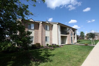 Walnut Manor Apartments in Muncie, IN - Foto de edificio - Building Photo