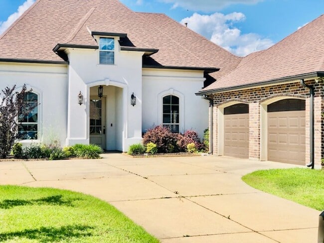 240 Danielle Drive in Benton, LA - Building Photo - Building Photo