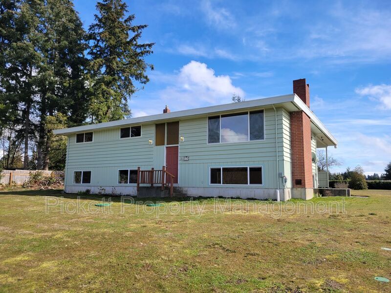 4326 Pine Rd NE in Bremerton, WA - Foto de edificio