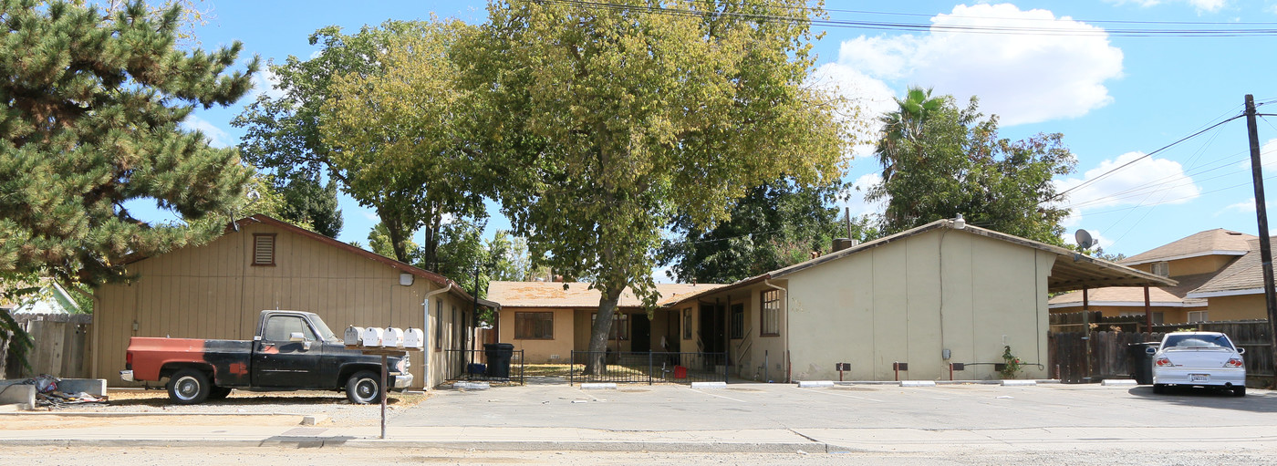 511-513 Roselawn Ave in Modesto, CA - Building Photo