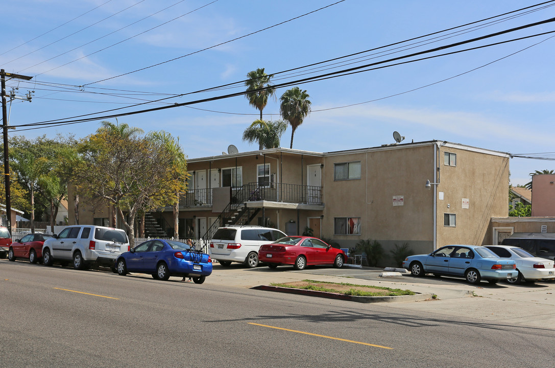 1434 E 18th St in National City, CA - Foto de edificio