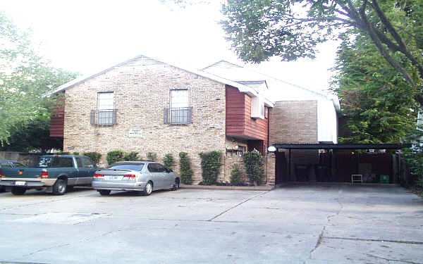 2052 Branard St in Houston, TX - Building Photo