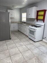 515 Dibrell Ave in Seguin, TX - Building Photo - Building Photo