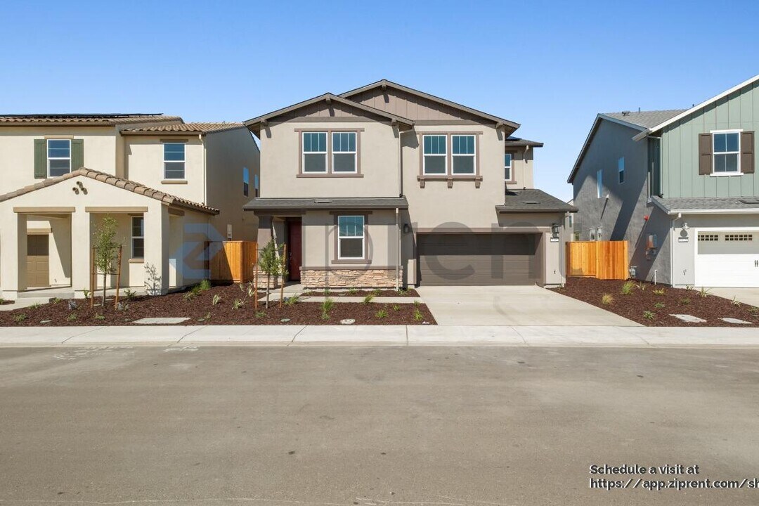 3335 Cascade Dr in Manteca, CA - Foto de edificio
