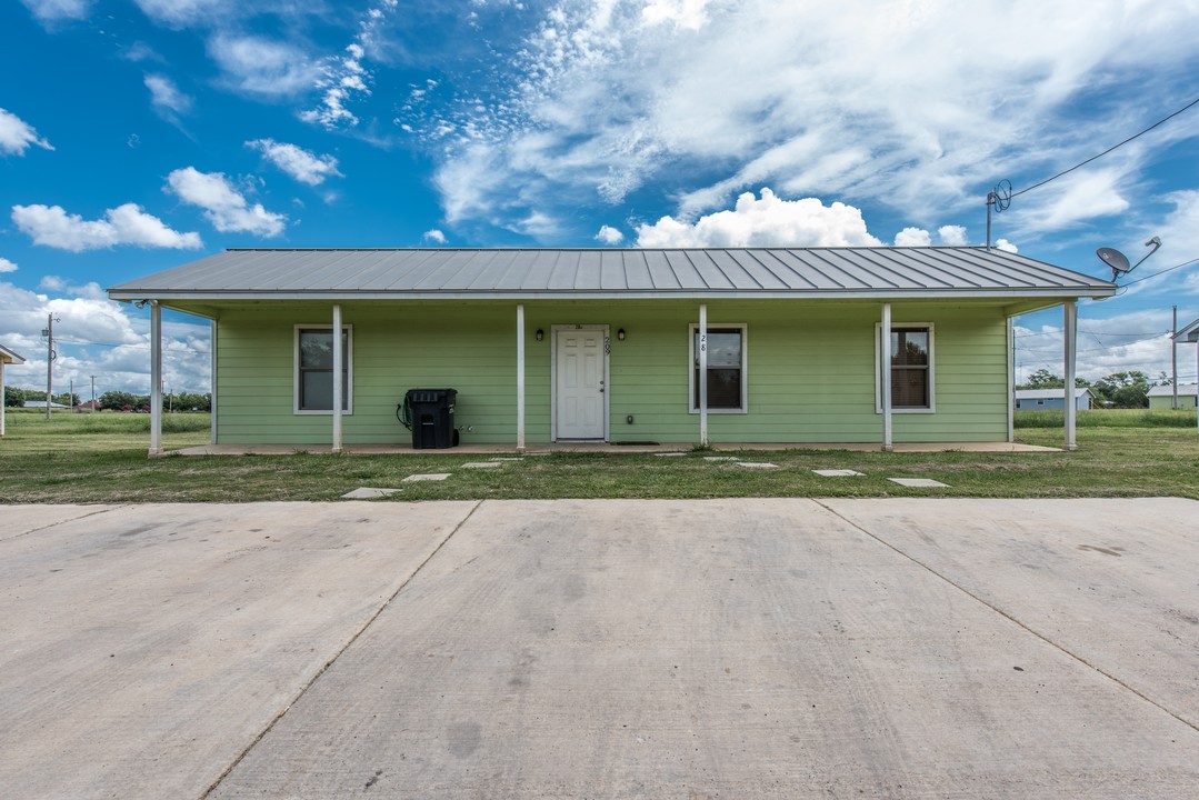 RIGTOWN ESTATES in Pearsall, TX - Building Photo