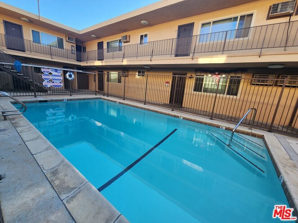 3224 Chapman St in Los Angeles, CA - Building Photo