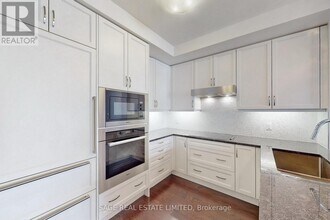 20 Fred Varley Dr in Markham, ON - Building Photo - Building Photo