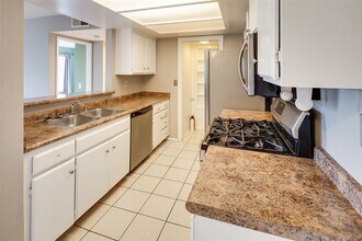 9439 Fairgrove Ln in San Diego, CA - Building Photo - Building Photo