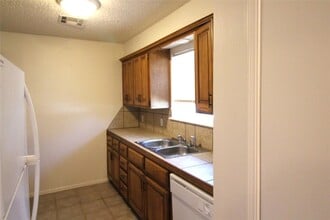 112 NE 12th St in Moore, OK - Building Photo - Building Photo