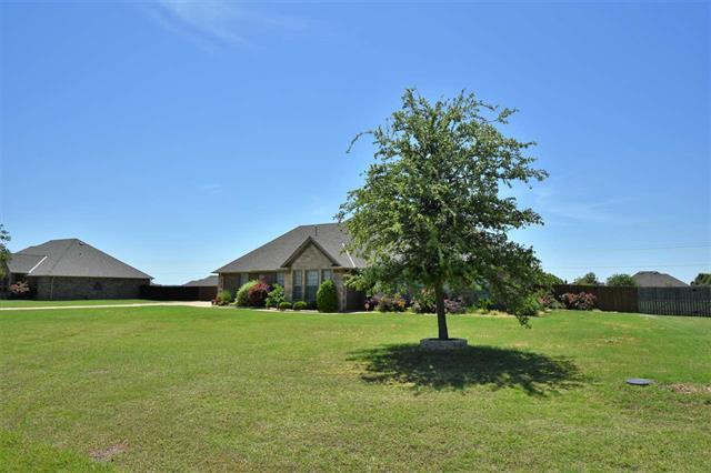 405 Obsidian Rd in Elgin, OK - Building Photo - Building Photo