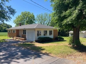 1697 Morningside Dr in Newton, NC - Building Photo - Building Photo