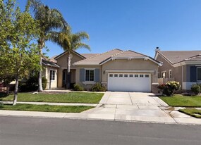 738 Flower St in Beaumont, CA - Building Photo