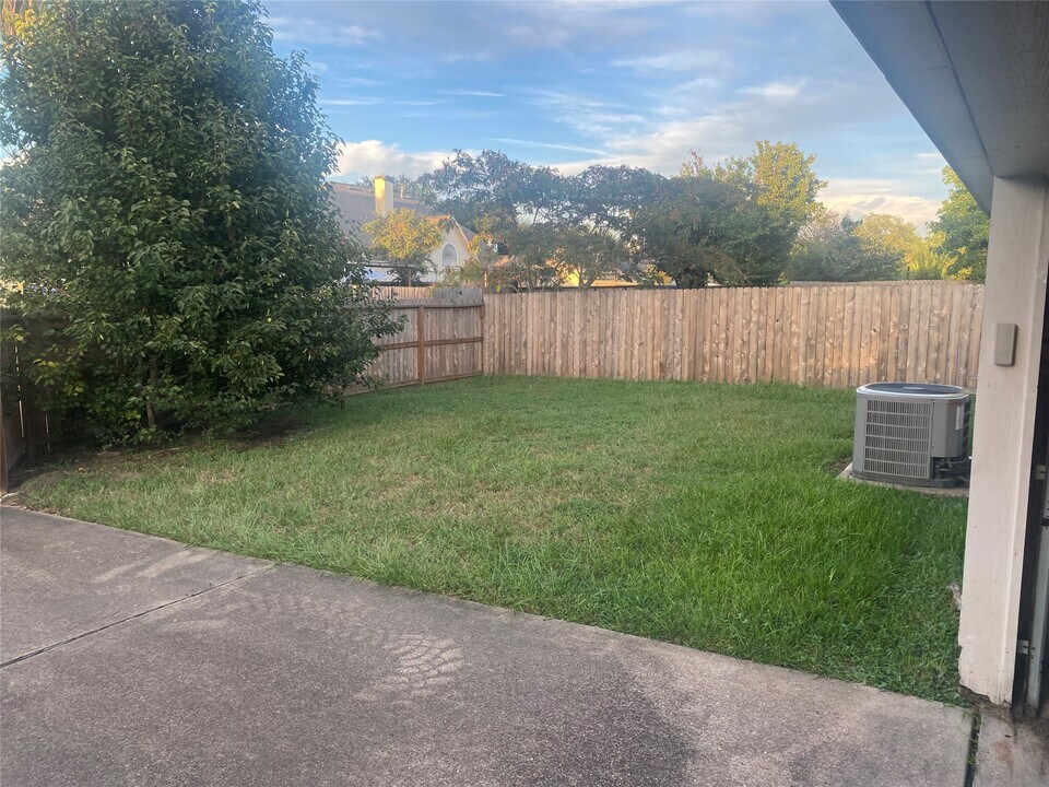 15330 Geral Ln in Houston, TX - Building Photo