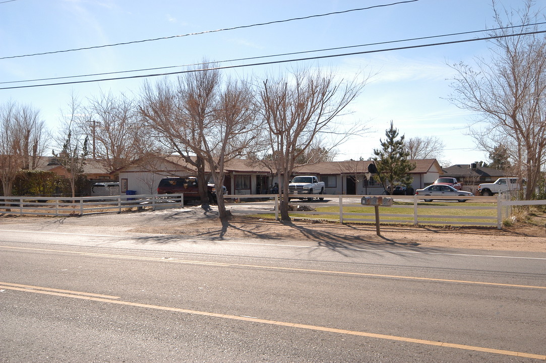 12798 Kiowa Rd in Apple Valley, CA - Building Photo