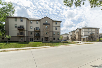 The Heights at Lincoln Swing in Ames, IA - Building Photo - Building Photo