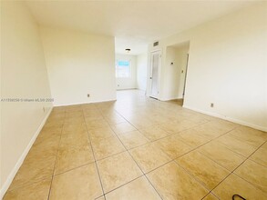 5261 SW 90th Way in Cooper City, FL - Building Photo - Building Photo