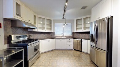 11 Sand Piper Pl in Spring, TX - Building Photo - Building Photo