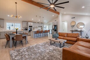 126 E Palmcroft Dr in Tempe, AZ - Building Photo